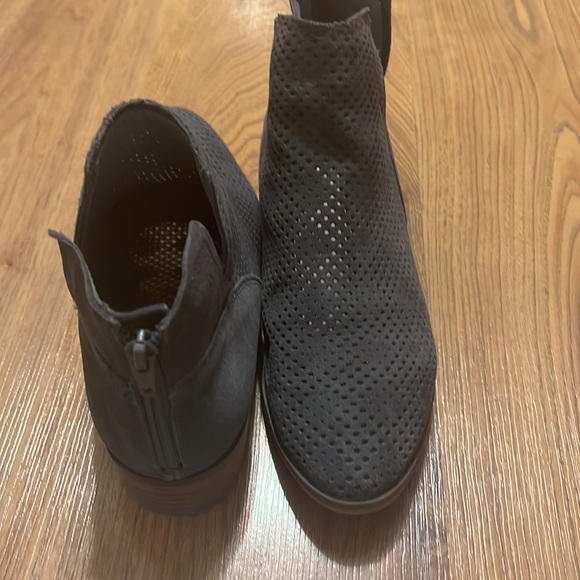 Boots - Picture 3 of 4